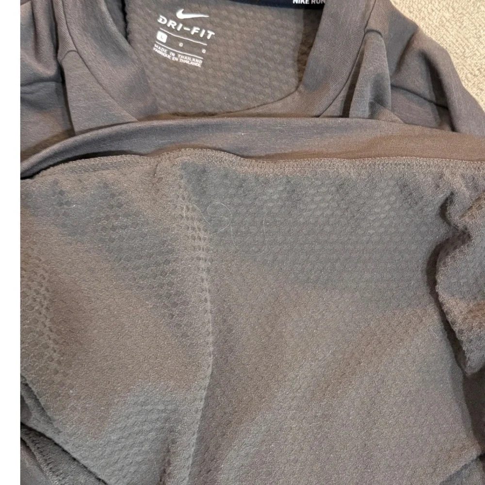 Nike Running Dri-FIT Grey Long Sleeve Top Thumbholes Large Gorpcore Active Life‎